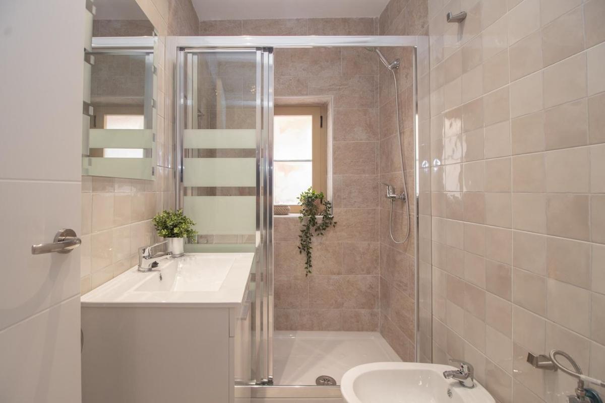 Trendy Two Bedrooms In Ollerias